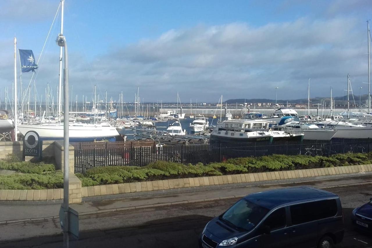 Marina View Lovely Upper 3 Bedroom Apartment Troon Exterior foto