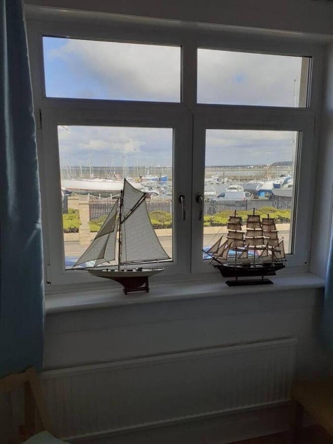 Marina View Lovely Upper 3 Bedroom Apartment Troon Exterior foto