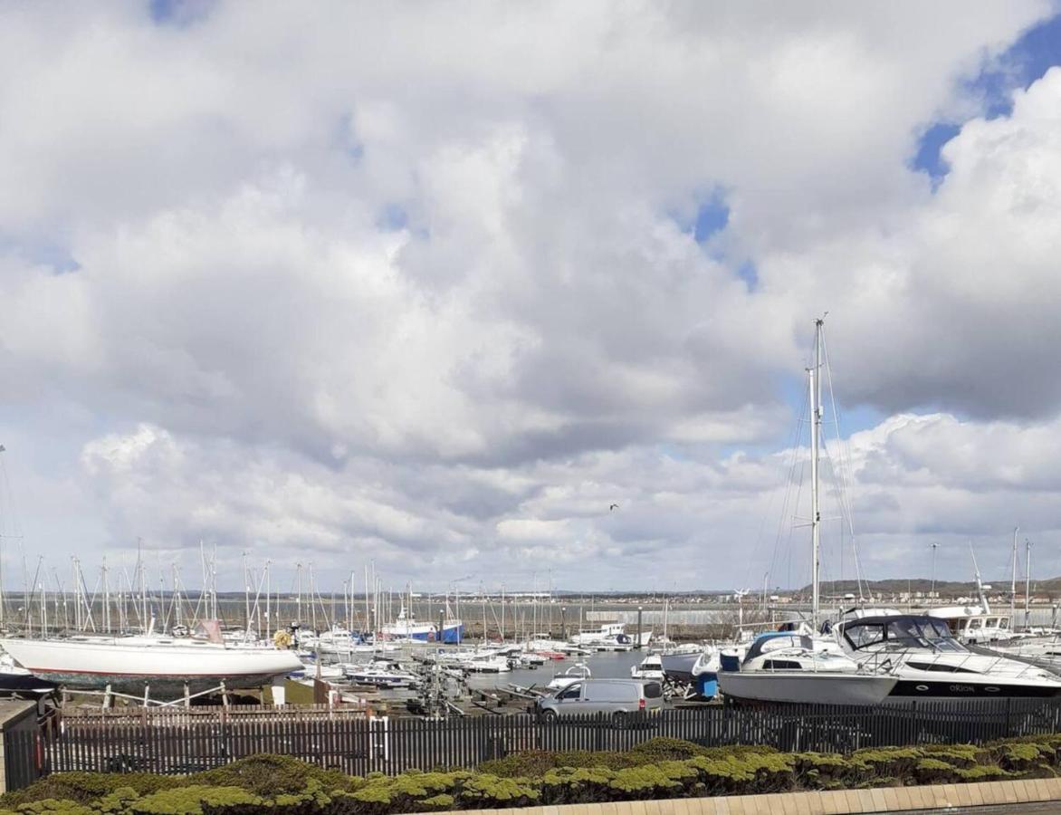 Marina View Lovely Upper 3 Bedroom Apartment Troon Exterior foto